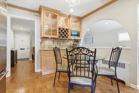 $1,385,000 | 33 Pell Terrace, Garden City, NY 11530