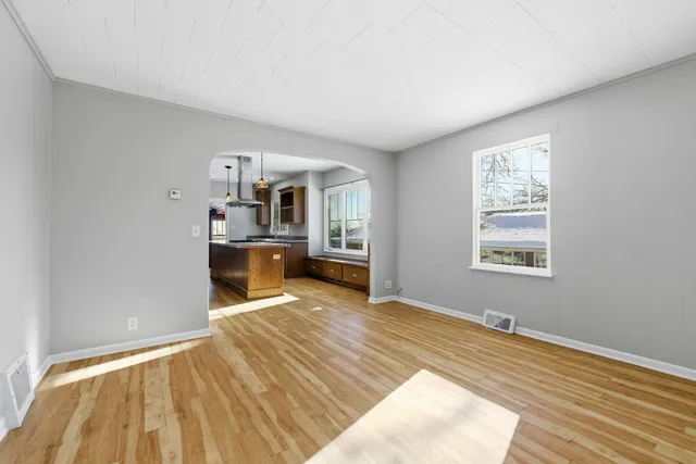 $300,000 | 14407 Beacon Avenue, Orland Park, IL 60462