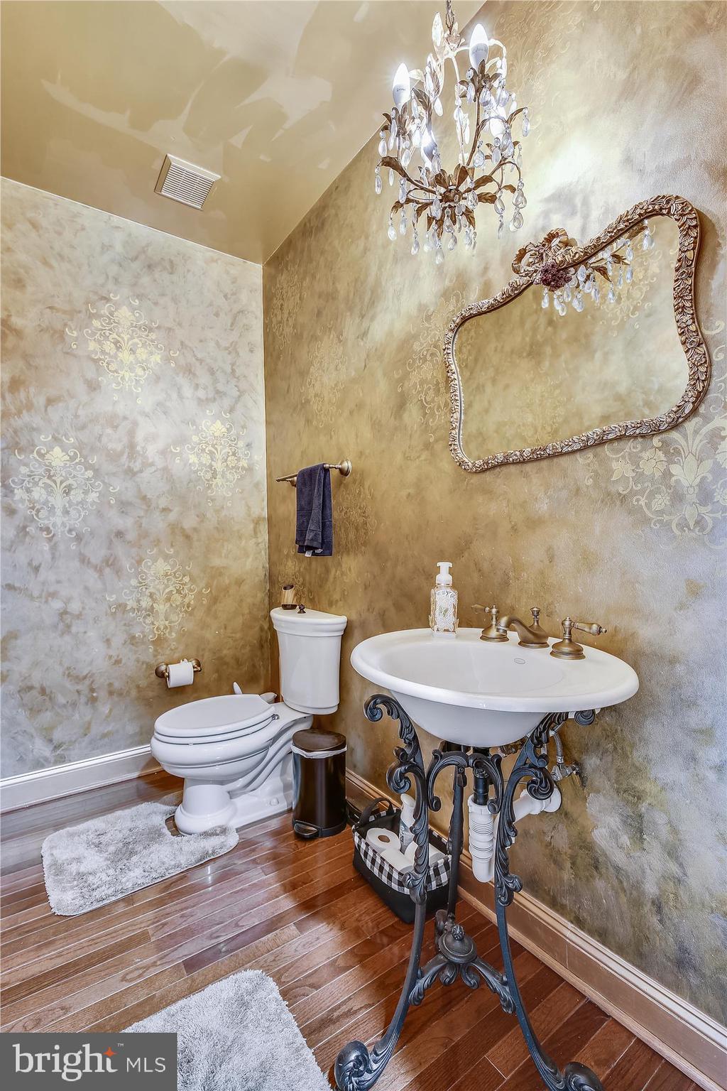 8913 Bells Mill Road Potomac, MD 20854 - Photo 19 of 101