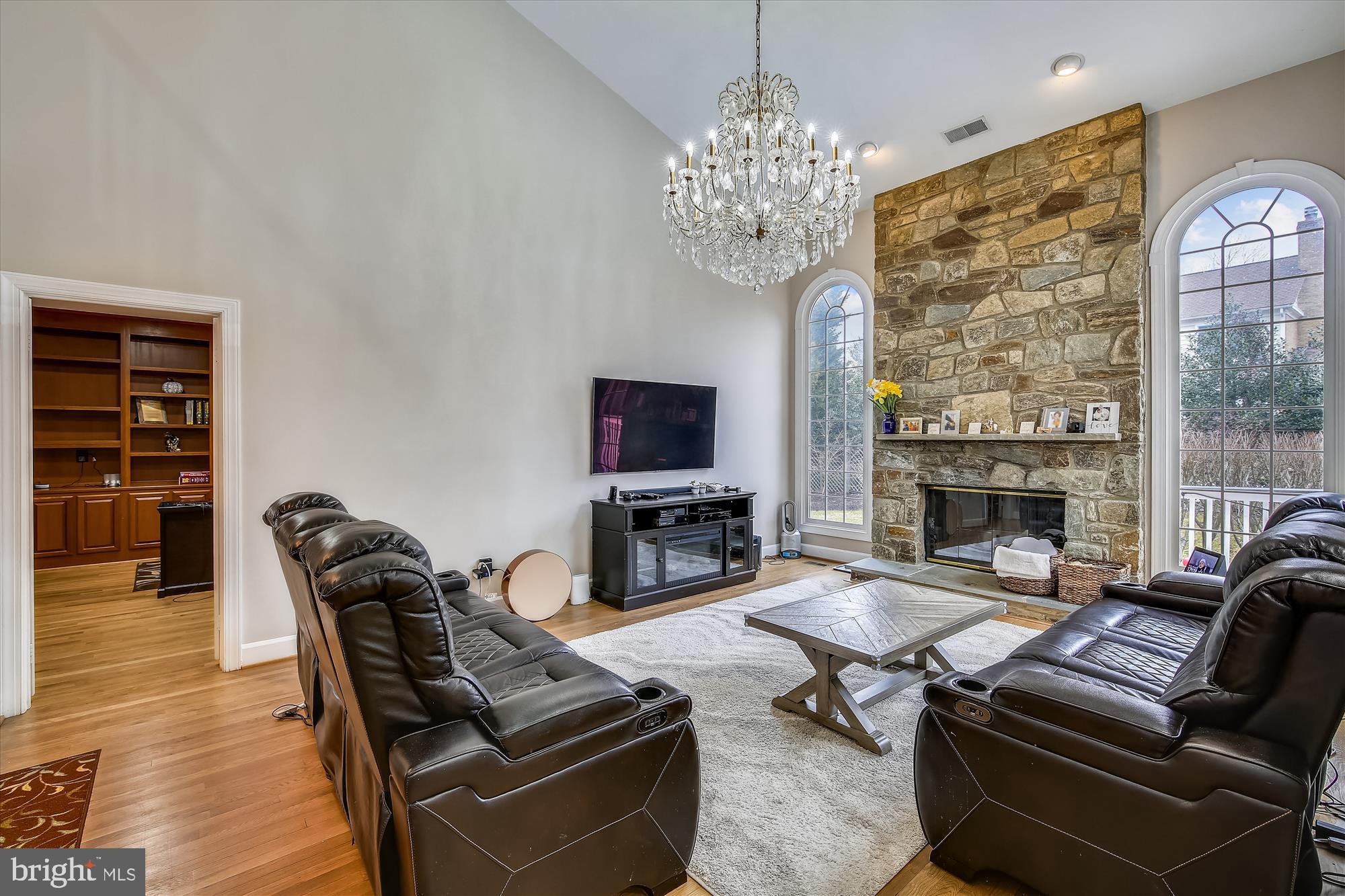 8913 Bells Mill Road Potomac, MD 20854 - Photo 9 of 101