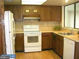 37 Haddon Road, Unit B Monroe Township, NJ 08831 - Photo 3 of 11 Gallery Image 3