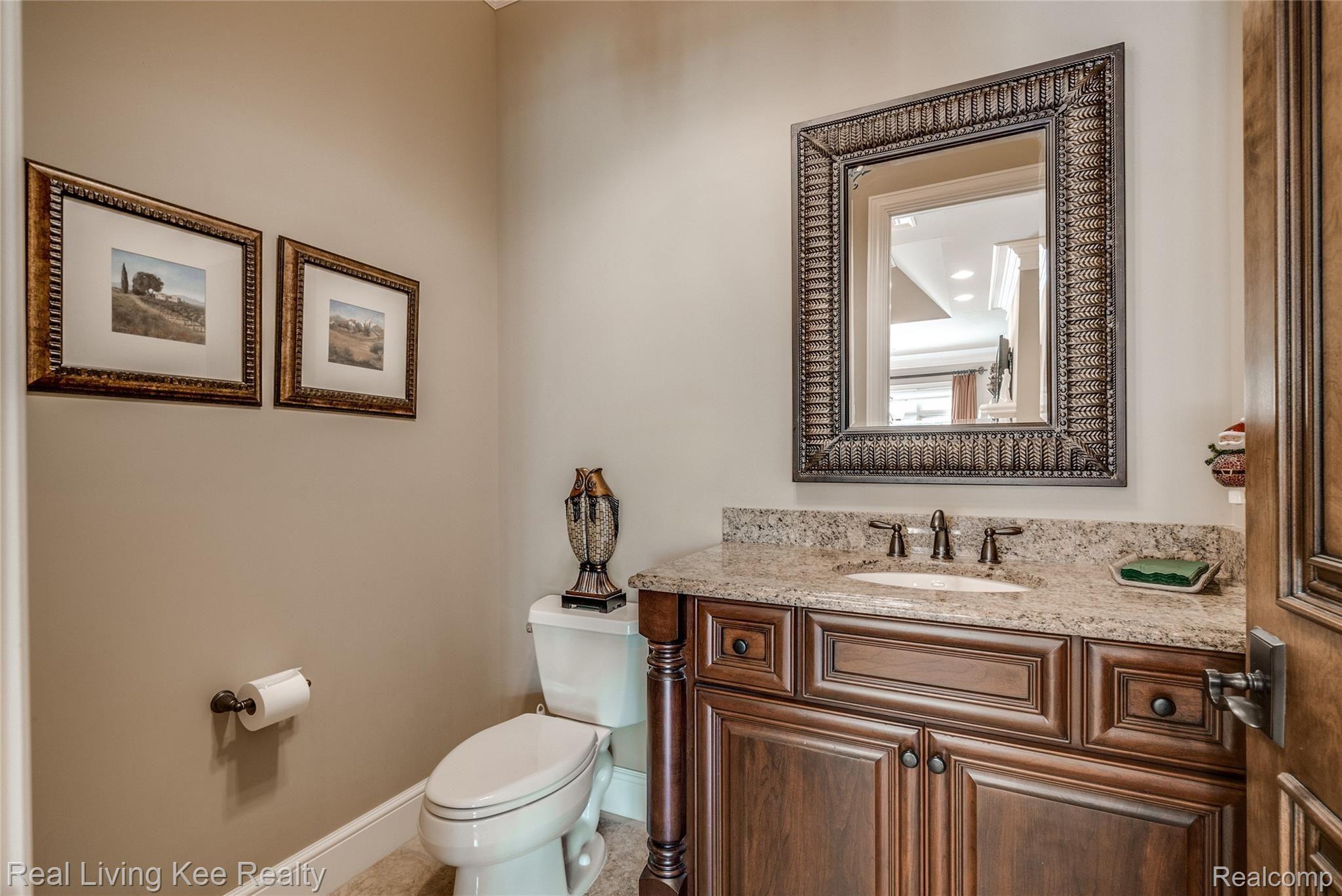 563 Wellington Circle Rochester, MI 48309 - Photo 33 of 68 Interiors (16 of 62).jpg