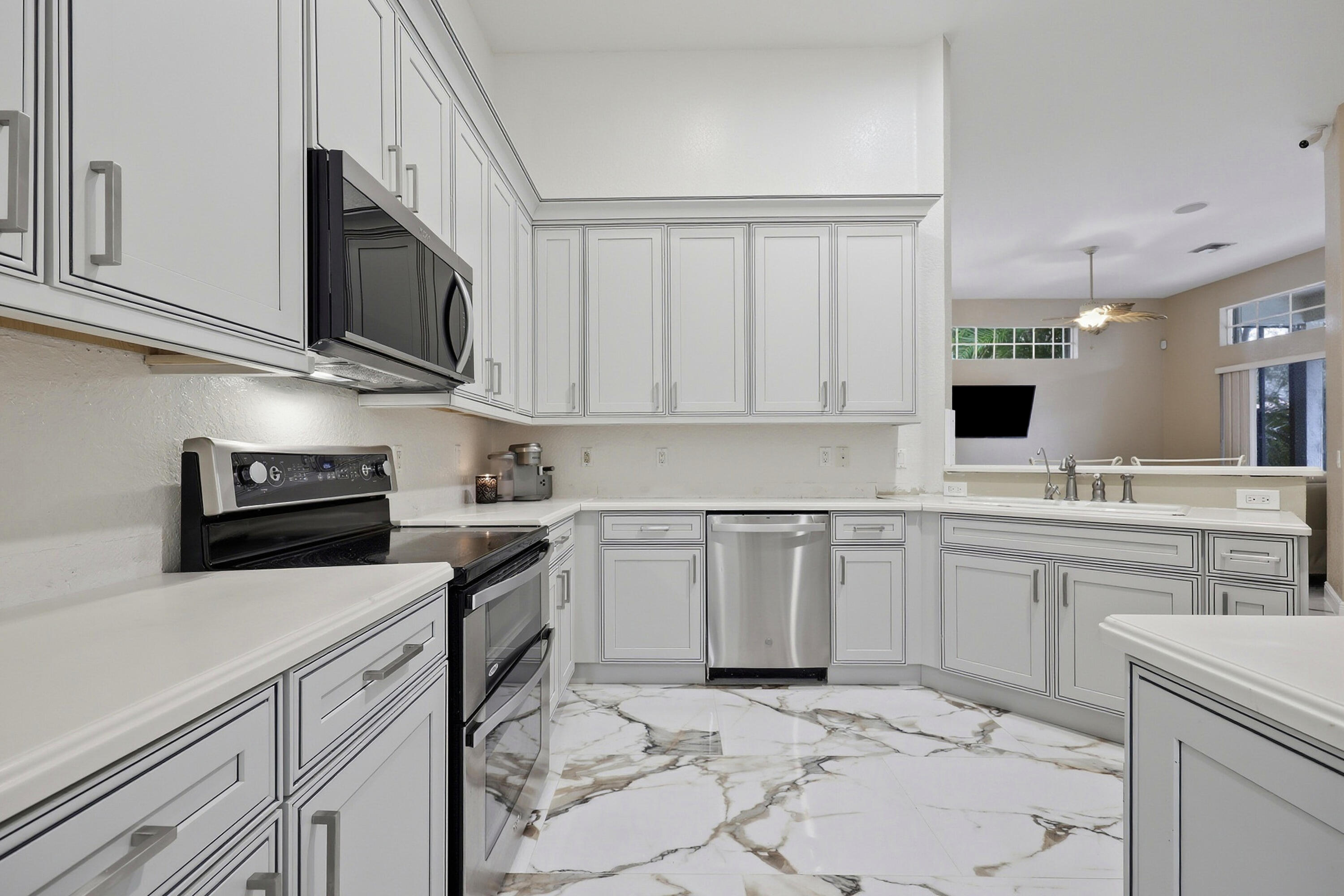 123 Via Santa Cruz Jupiter, FL 33458 - Photo 8 of 32 008_F8_123_Via_Santa_Cruz