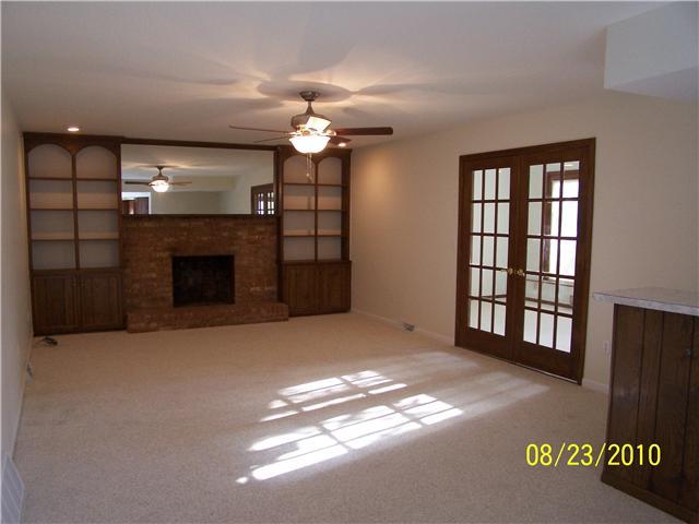 651 Greenwood Road Whitehall, OH 43213 - Photo 2 of 18