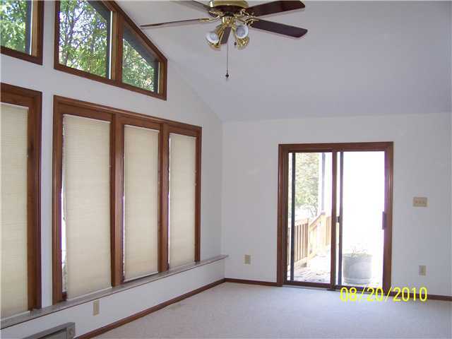651 Greenwood Road Whitehall, OH 43213 - Photo 3 of 18