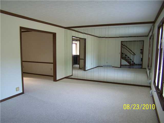 651 Greenwood Road Whitehall, OH 43213 - Photo 5 of 18