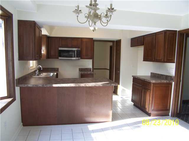 651 Greenwood Road Whitehall, OH 43213 - Photo 8 of 18
