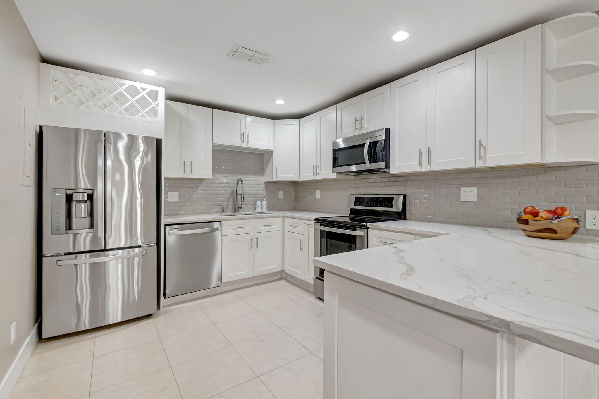 23424 Southwest 53rd Avenue, Unit B Boca Raton, FL 33433 - Photo 12 of 38 KITCHEN