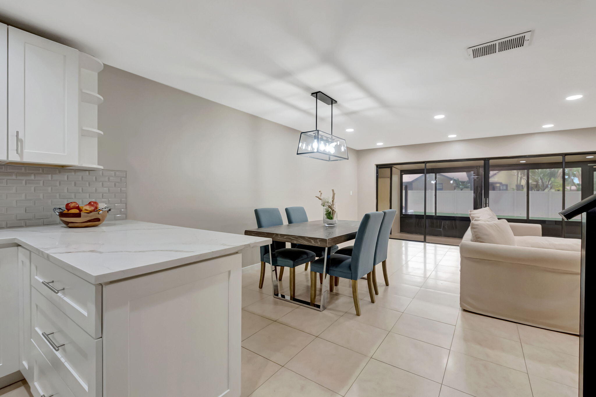 23424 Southwest 53rd Avenue, Unit B Boca Raton, FL 33433 - Photo 19 of 38 DINNING
