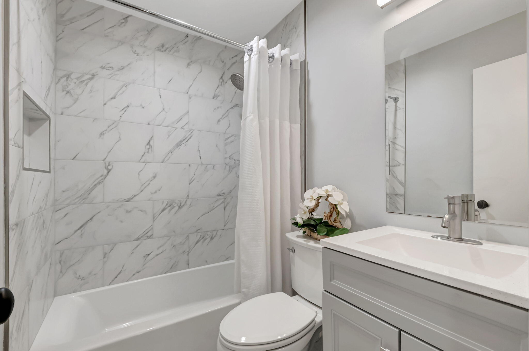 23424 Southwest 53rd Avenue, Unit B Boca Raton, FL 33433 - Photo 38 of 38 2ND BATHROOM