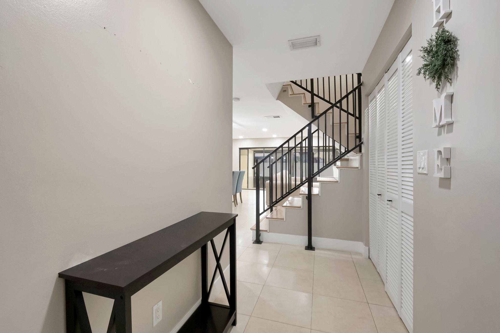 23424 Southwest 53rd Avenue, Unit B Boca Raton, FL 33433 - Photo 7 of 38 HALLWAY ENTRANCE