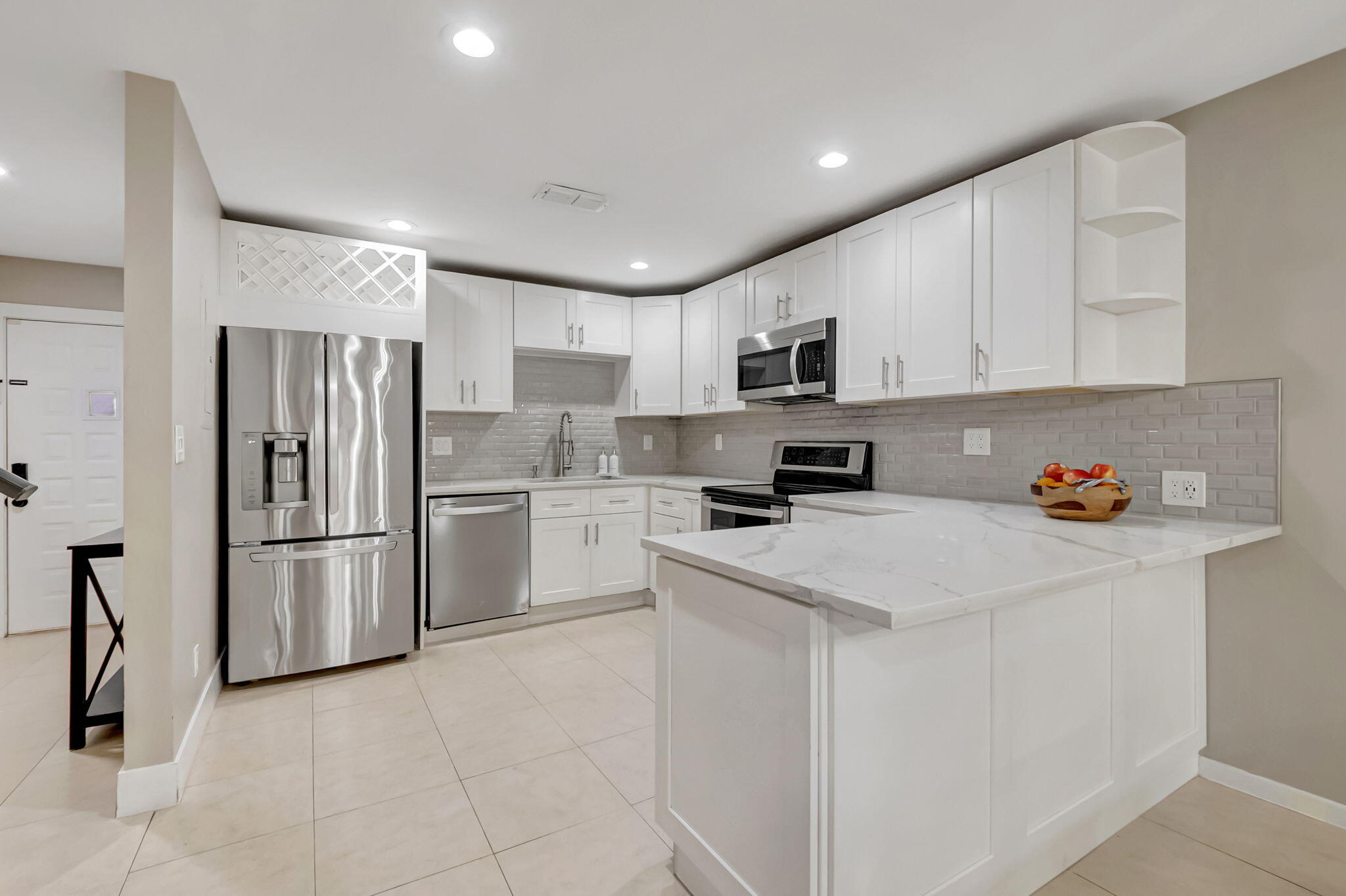23424 Southwest 53rd Avenue, Unit B Boca Raton, FL 33433 - Photo 9 of 38 KITCHEN