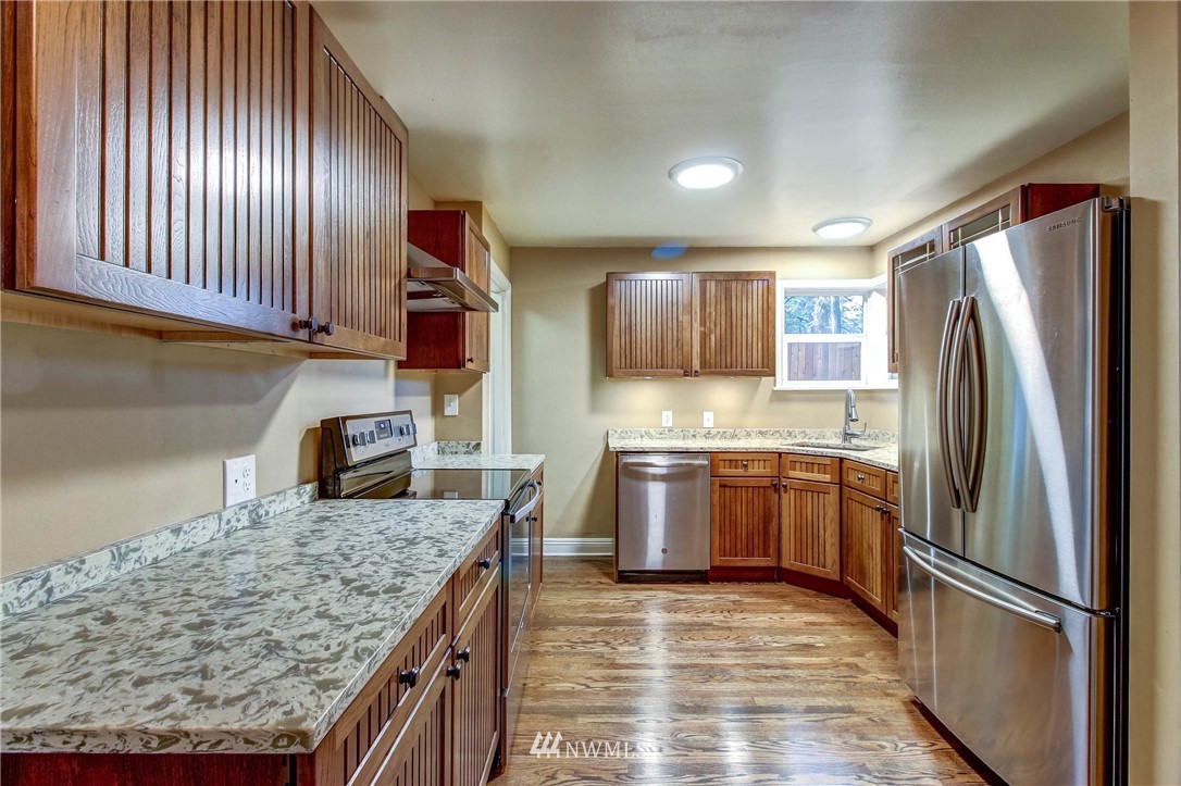8250 Corliss Avenue North Seattle, WA 98103 - Photo 11 of 37