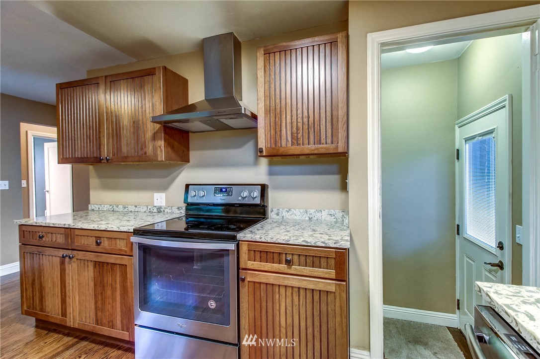 8250 Corliss Avenue North Seattle, WA 98103 - Photo 13 of 37