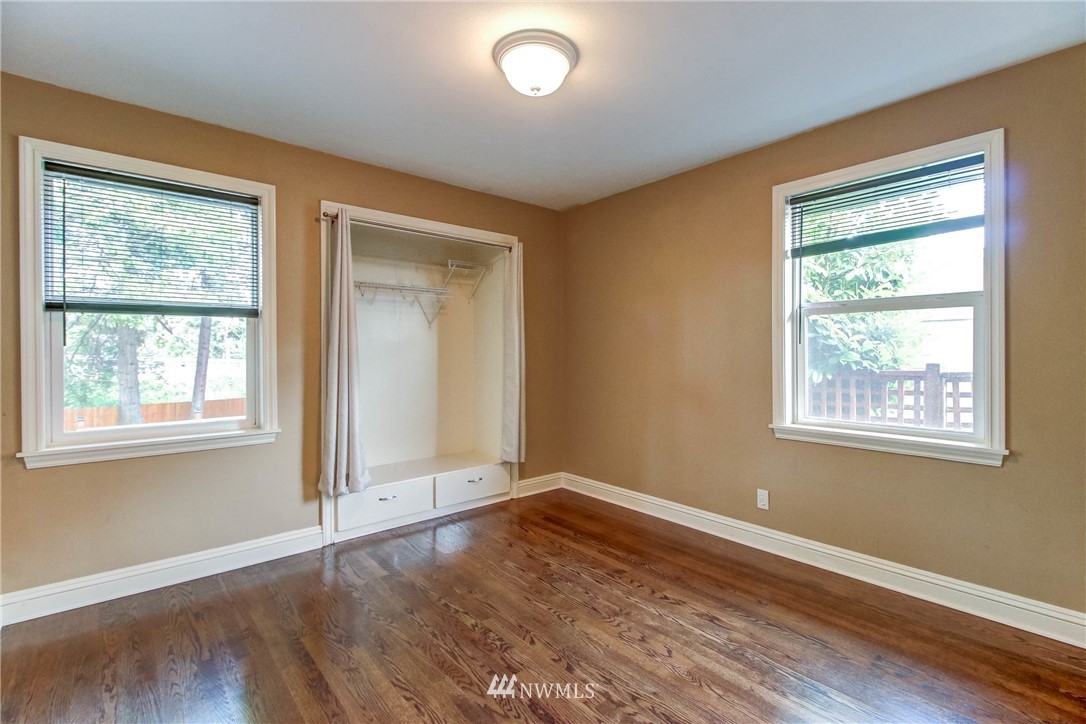 8250 Corliss Avenue North Seattle, WA 98103 - Photo 14 of 37