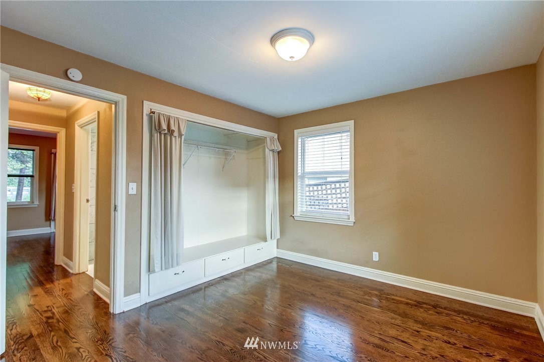 8250 Corliss Avenue North Seattle, WA 98103 - Photo 16 of 37