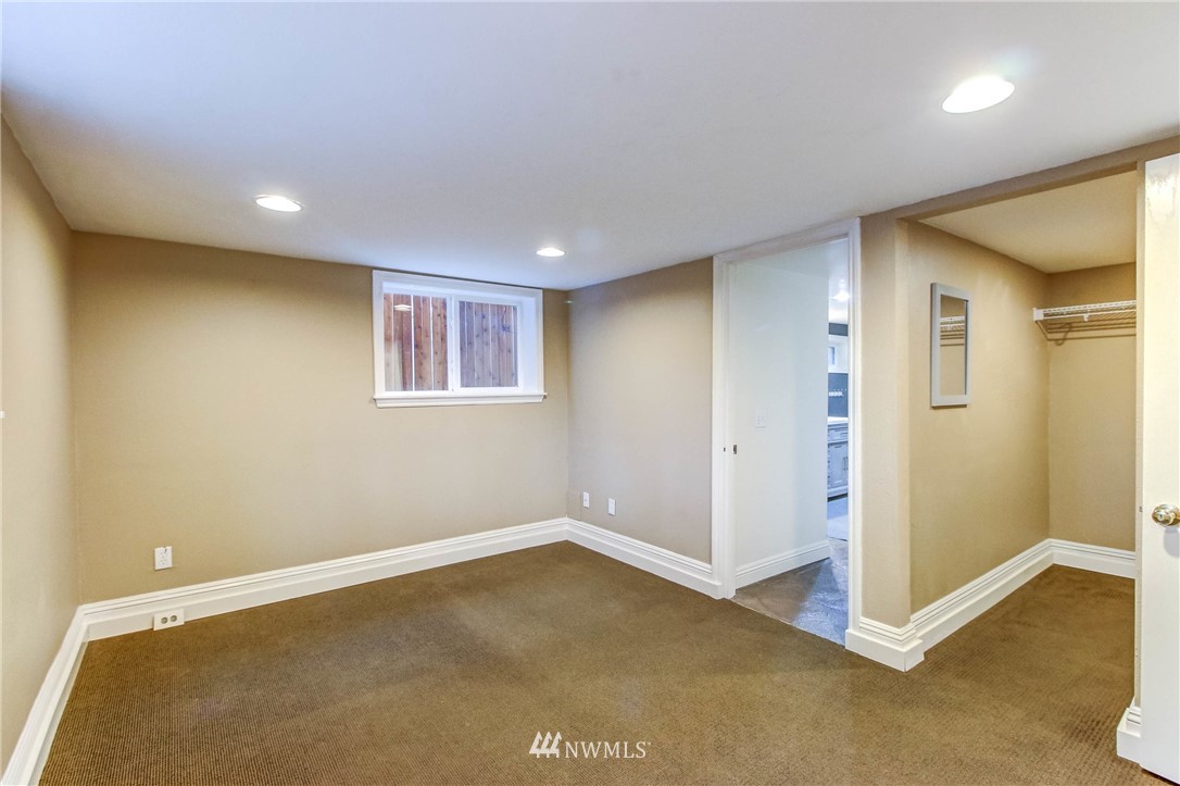 8250 Corliss Avenue North Seattle, WA 98103 - Photo 19 of 37