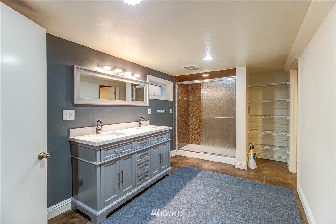 8250 Corliss Avenue North Seattle, WA 98103 - Photo 22 of 37