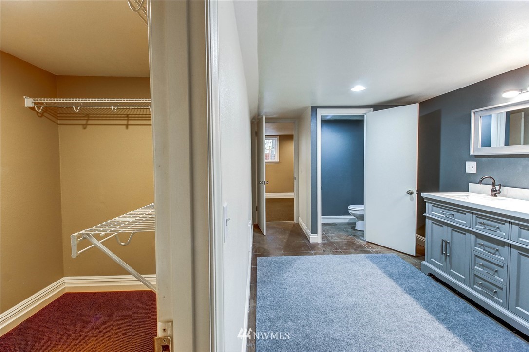 8250 Corliss Avenue North Seattle, WA 98103 - Photo 23 of 37