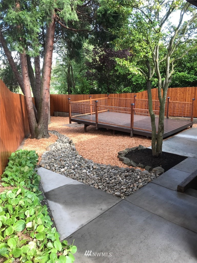 8250 Corliss Avenue North Seattle, WA 98103 - Photo 27 of 37