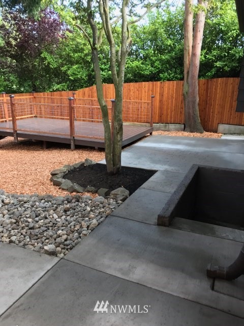 8250 Corliss Avenue North Seattle, WA 98103 - Photo 28 of 37