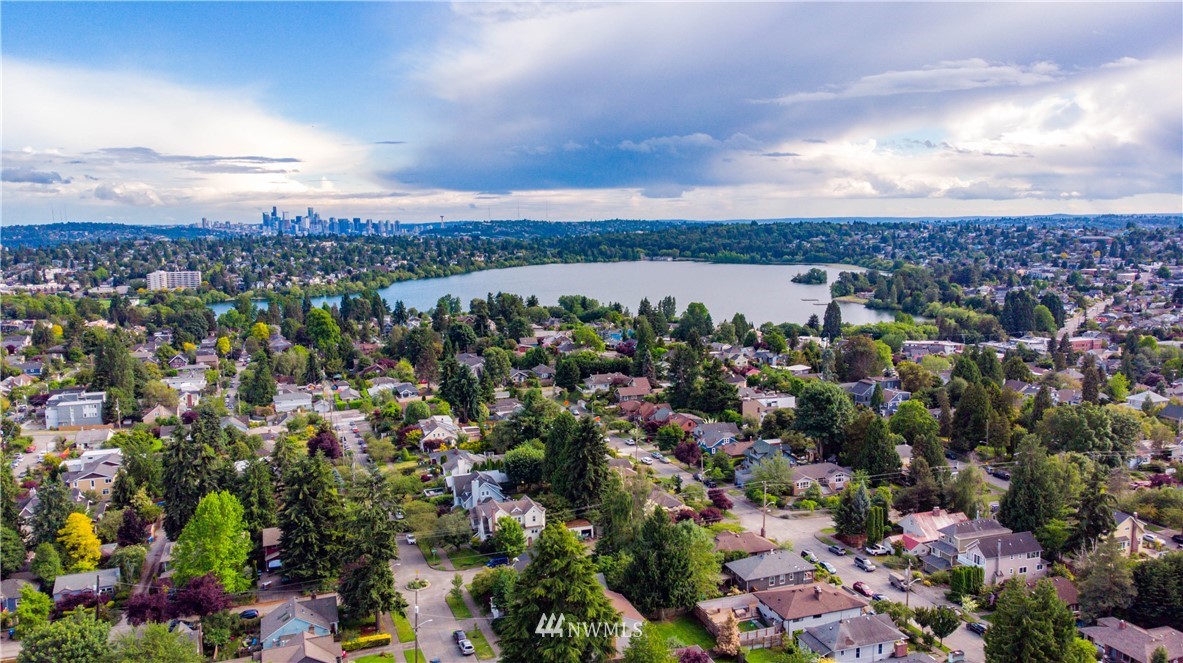 8250 Corliss Avenue North Seattle, WA 98103 - Photo 37 of 37