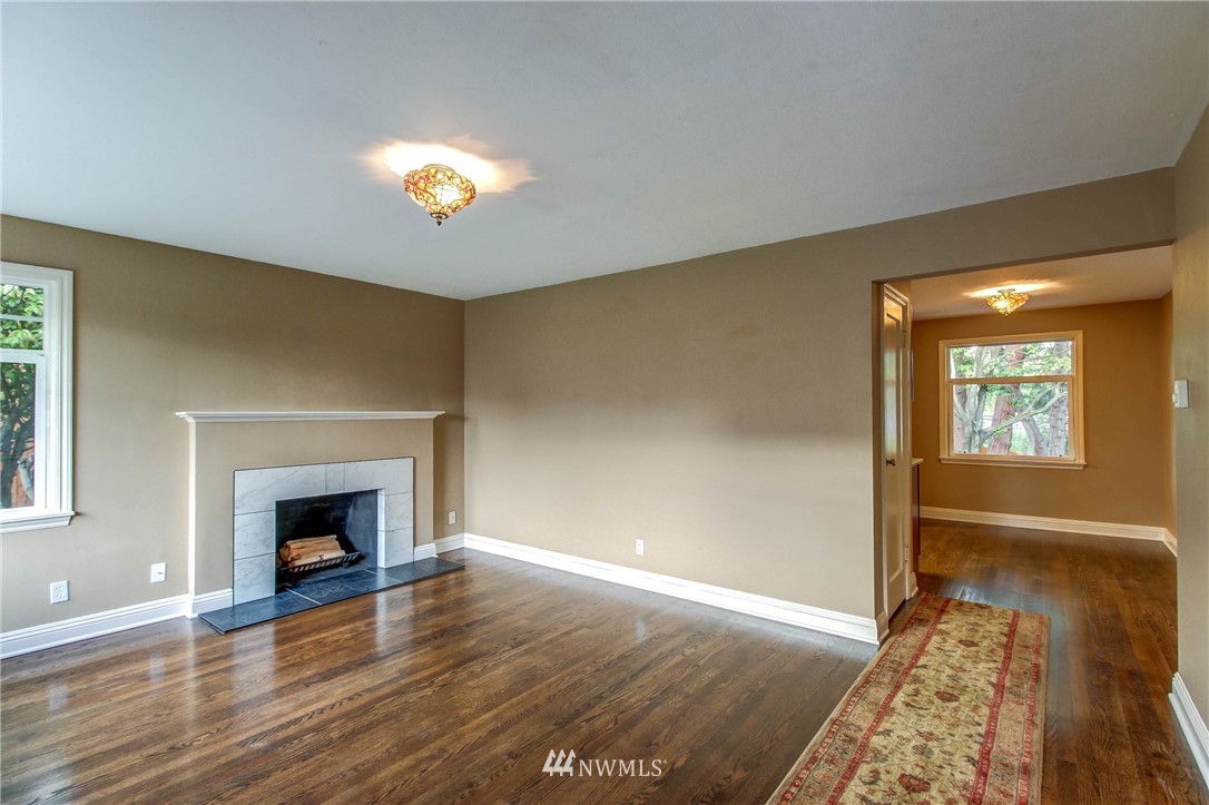 8250 Corliss Avenue North Seattle, WA 98103 - Photo 7 of 37