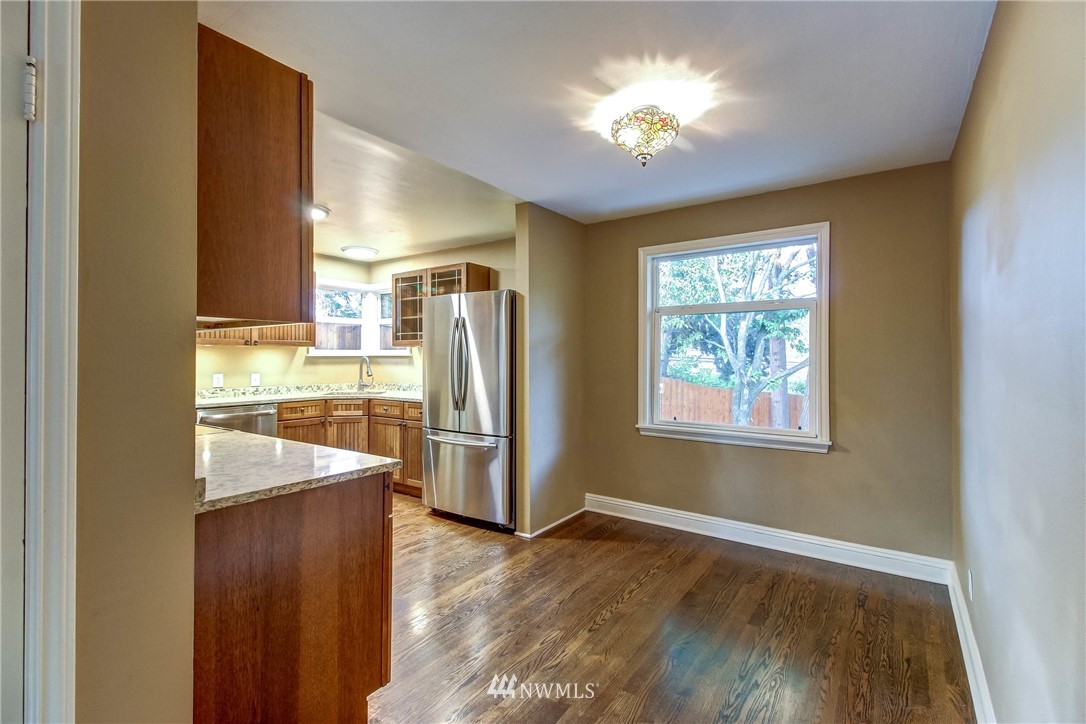 8250 Corliss Avenue North Seattle, WA 98103 - Photo 10 of 37