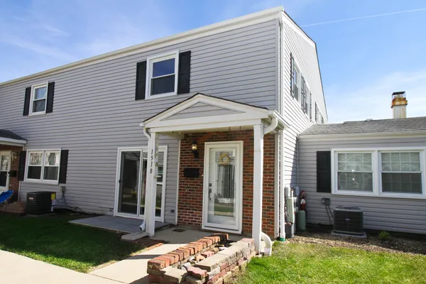 $245,900 | 151 Peter Court, Unit B, Bartlett, IL 60103