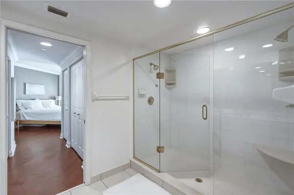 a en suite bathroom with a shower