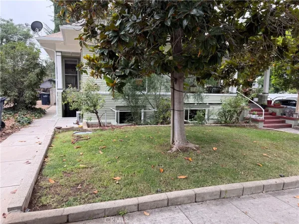 $1,749 | 102 South Buena Vista Street, Redlands, CA 92373