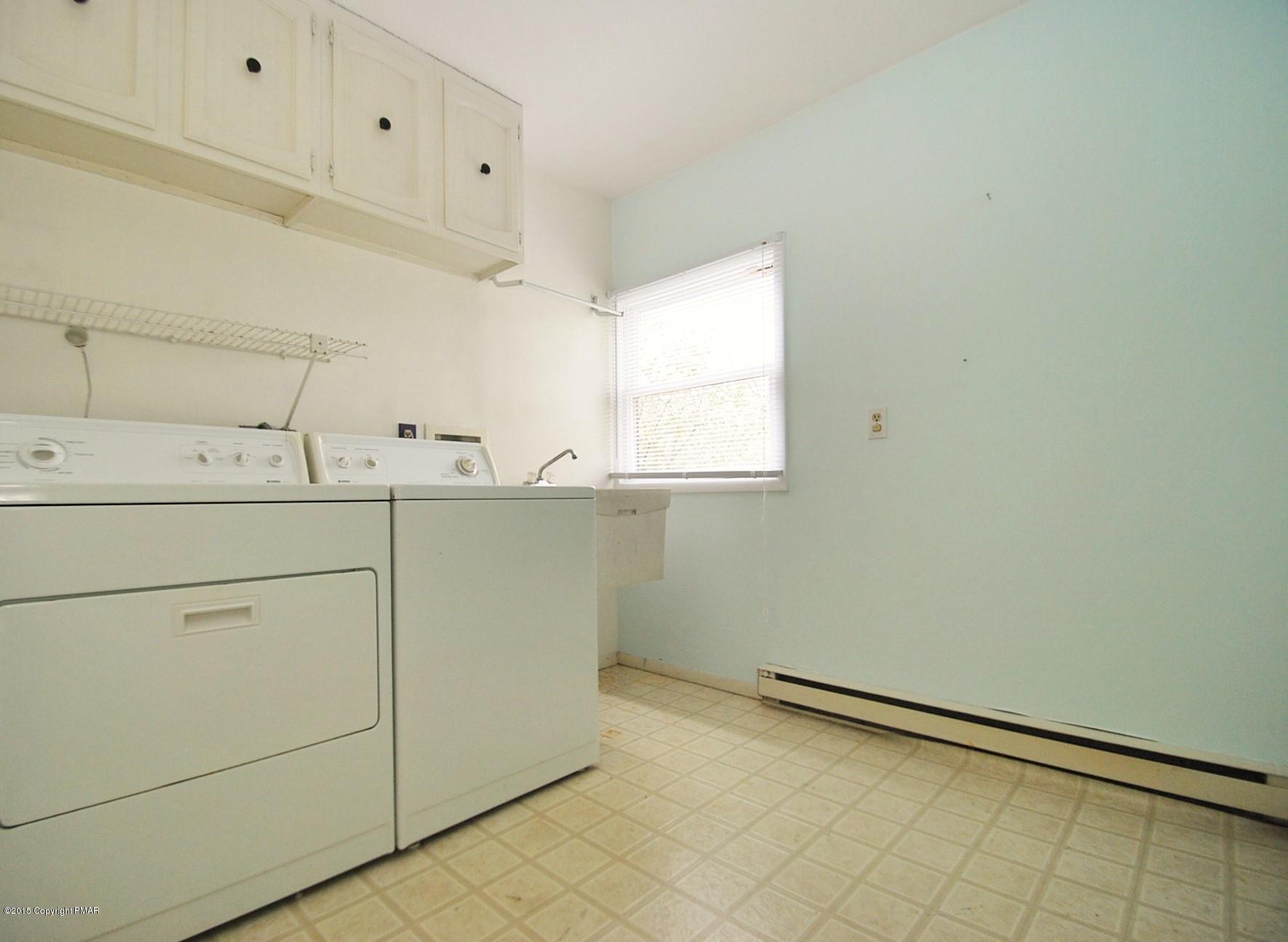 205 Valley Stream Road Stroudsburg, PA 18360 - Photo 10 of 50 Laundry Room