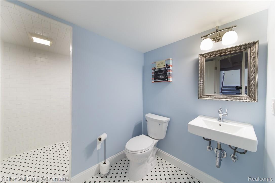 1381 Kentfield Drive Rochester, MI 48307 - Photo 62 of 72 Kentfield_1381_(Lower)Bathroom01_02.jpg