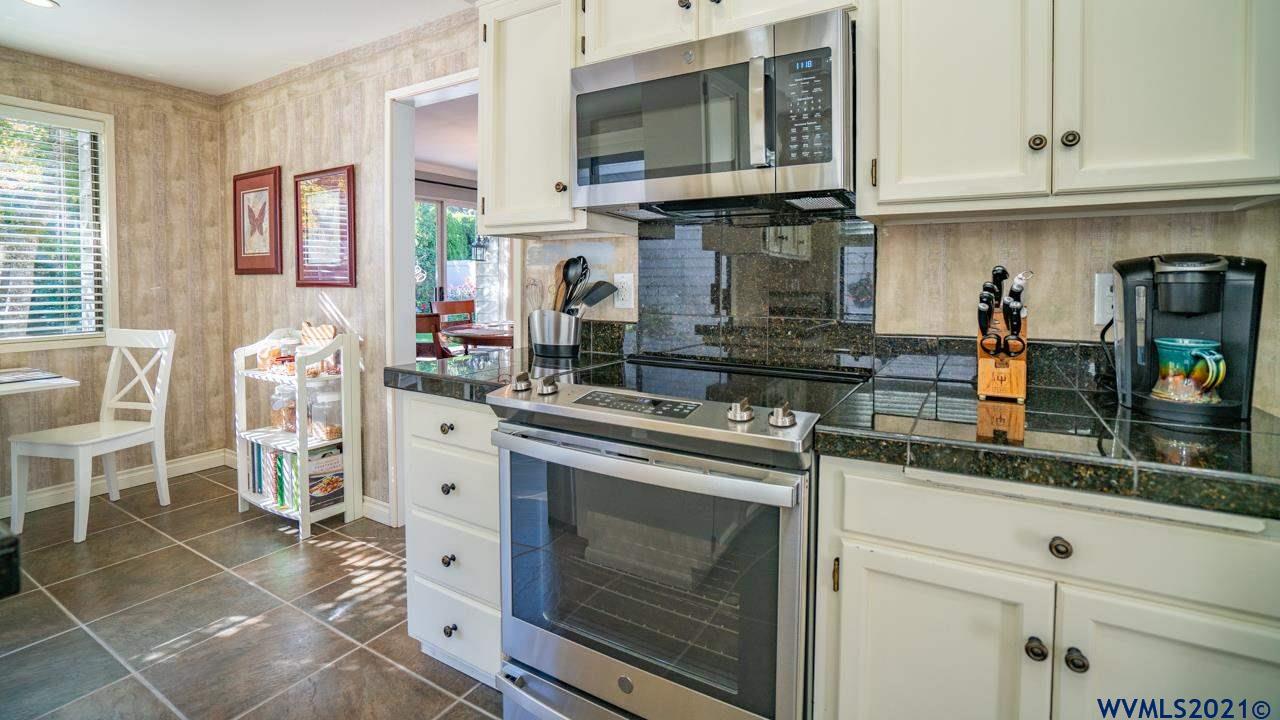4334 Lone Oak Road Southeast Salem, OR 97302 - Photo 16 of 42 Gallery Image 16