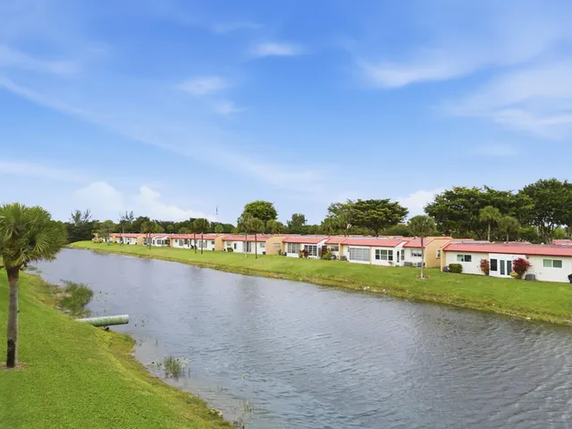 $2,200 | 135 Lake Carol Drive, Unit 135, West Palm Beach, FL 33411