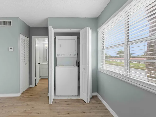 $2,200 | 135 Lake Carol Drive, Unit 135, West Palm Beach, FL 33411