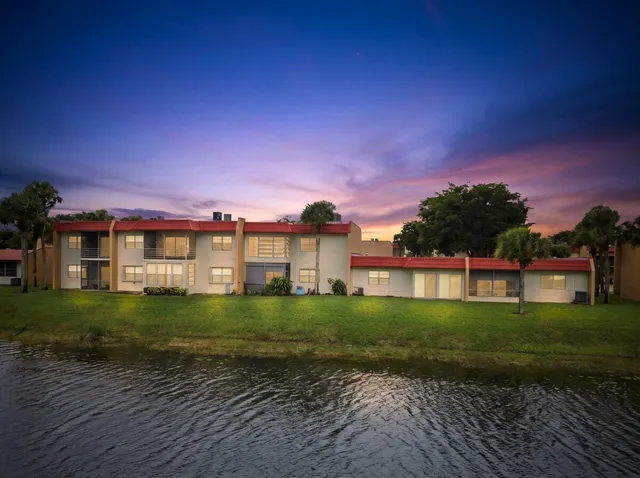 $2,200 | 135 Lake Carol Drive, Unit 135, West Palm Beach, FL 33411