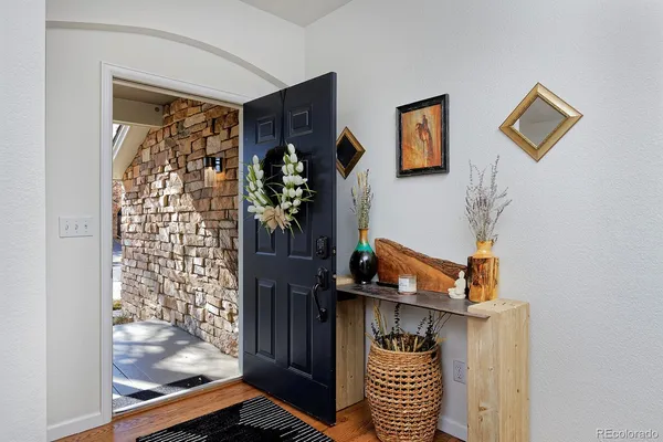 a view of entryway and livingroom