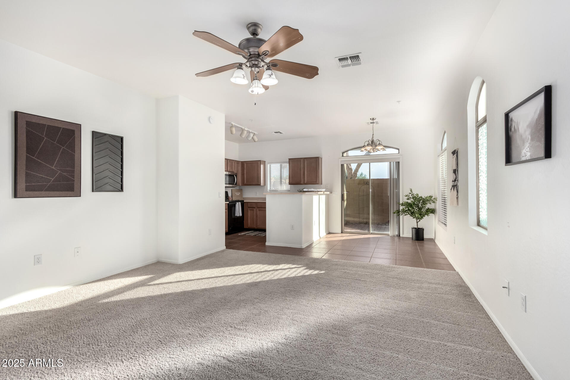 2150 East Bell Road, Unit 1004 Phoenix, AZ 85022 - Photo 4 of 39 04 Bell
