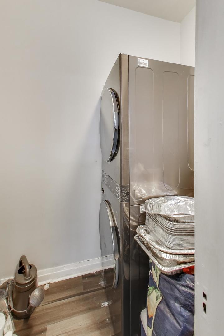 6149 South Rhodes Avenue Chicago, IL 60637 - Photo 17 of 50 a bathroom with a sink and a mirror