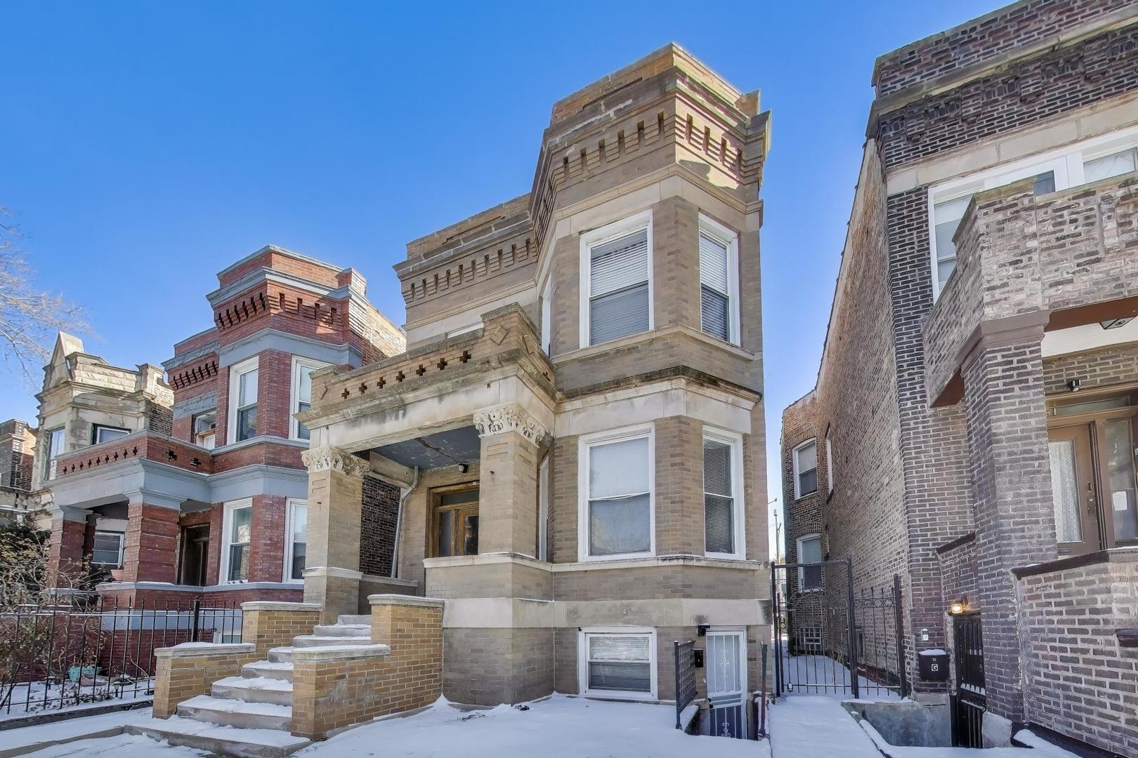 6149 South Rhodes Avenue Chicago, IL 60637 - Photo 2 of 50 a view of a building with many windows