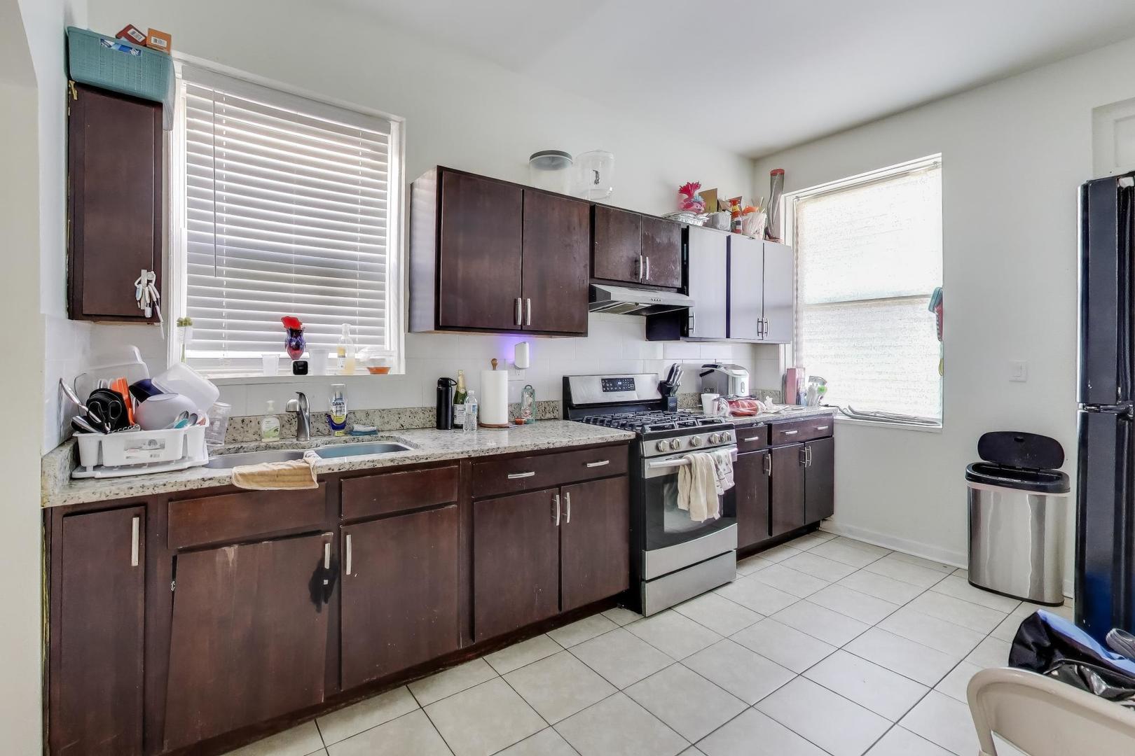 6149 South Rhodes Avenue Chicago, IL 60637 - Photo 23 of 50 a kitchen with a sink cabinets and window