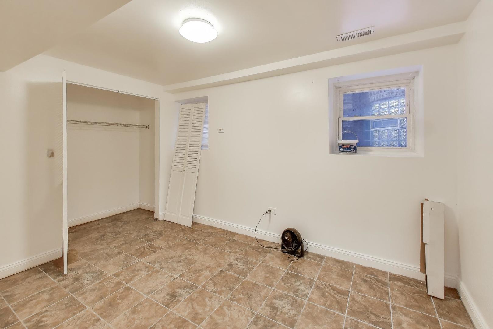 6149 South Rhodes Avenue Chicago, IL 60637 - Photo 38 of 50 a view of an empty room