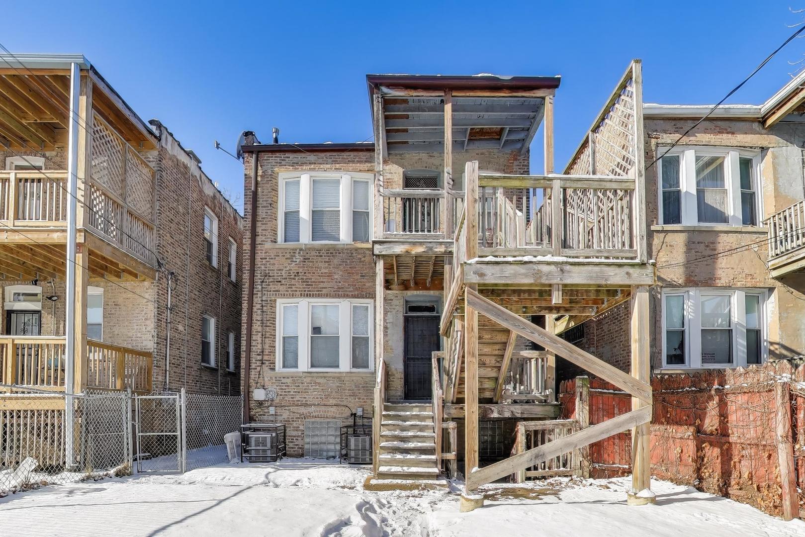 6149 South Rhodes Avenue Chicago, IL 60637 - Photo 42 of 50 a front view of a house with many windows