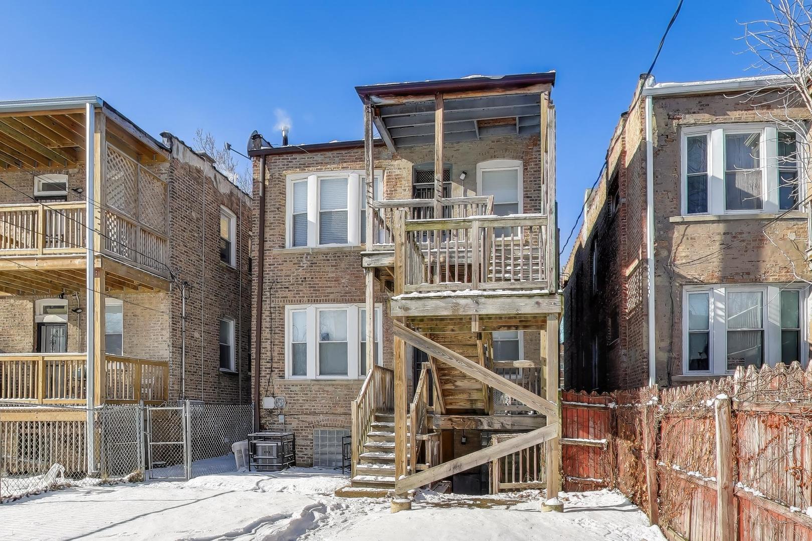 6149 South Rhodes Avenue Chicago, IL 60637 - Photo 43 of 50 a front view of a residential apartment building with a blue door
