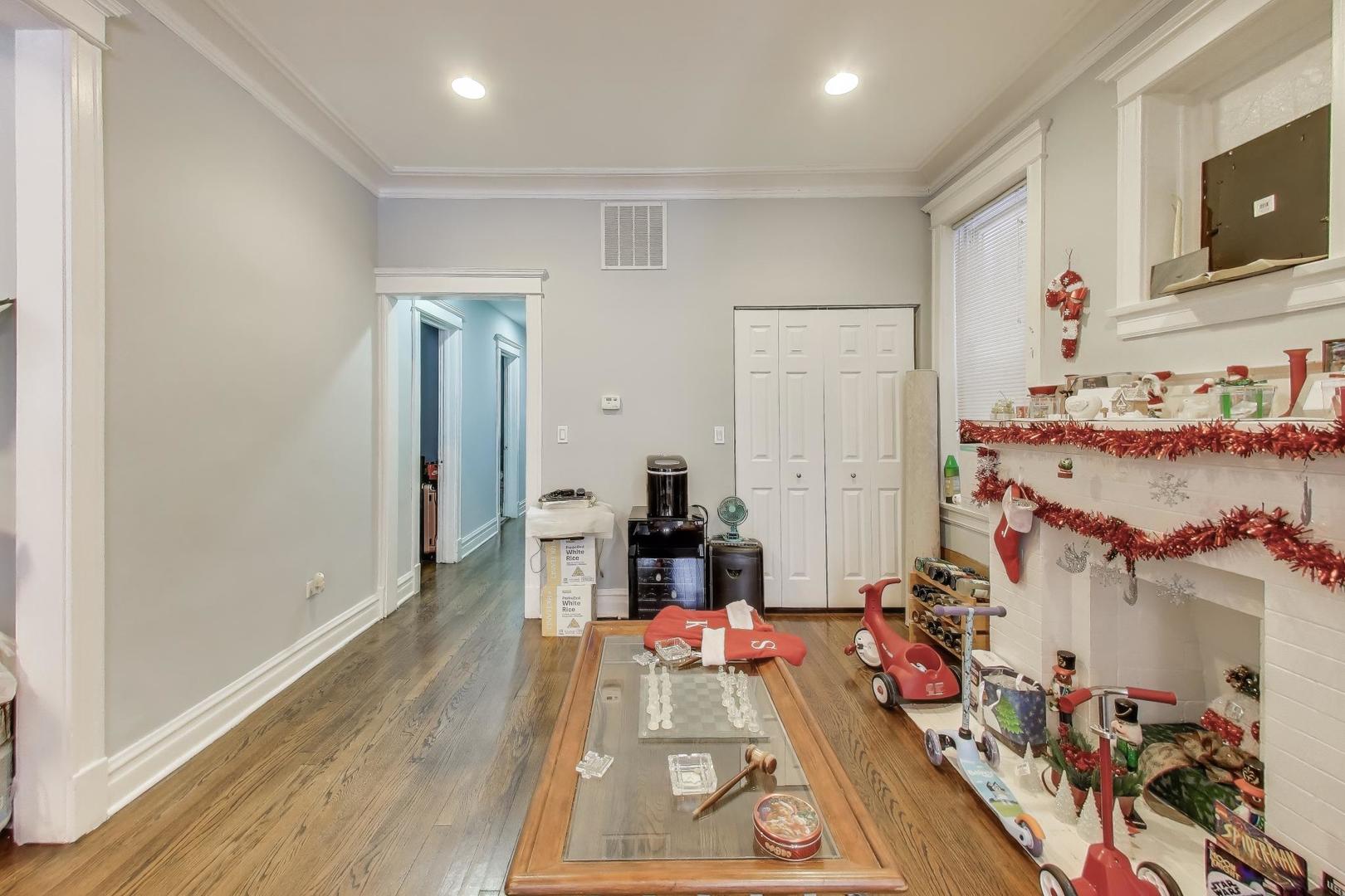 6149 South Rhodes Avenue Chicago, IL 60637 - Photo 7 of 50 a room with furniture and a wooden floor