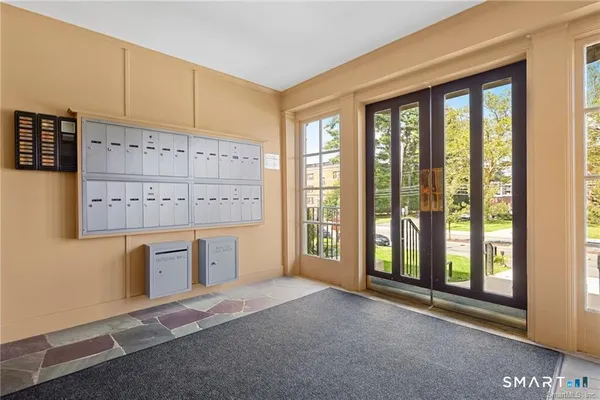 $2,200 | 869 Farmington Avenue, Unit 206, West Hartford, CT 06119