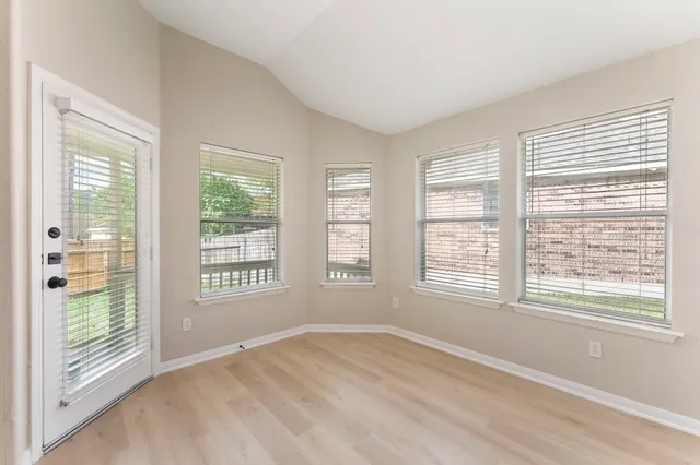 $2,700 | 99 East Foxbriar Forest Circle, The Woodlands, TX 77382