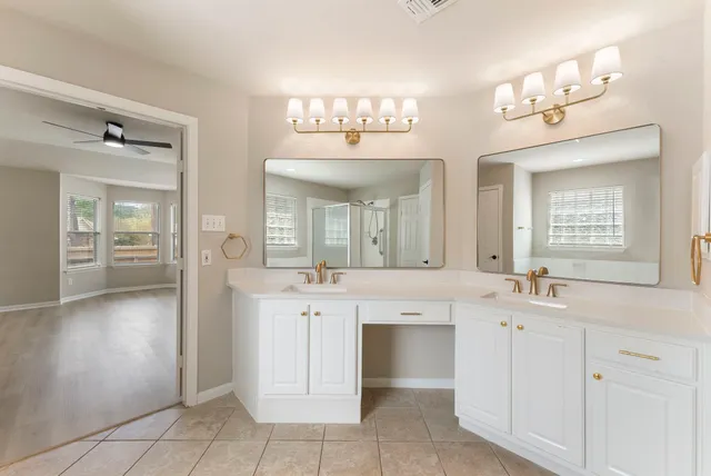 $2,700 | 99 East Foxbriar Forest Circle, The Woodlands, TX 77382