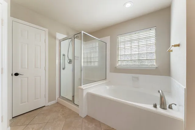 $2,700 | 99 East Foxbriar Forest Circle, The Woodlands, TX 77382